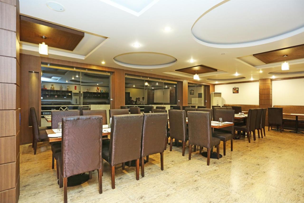 Capital O 3600 Hotel Royal Windsor Kāthgodām Zewnętrze zdjęcie
